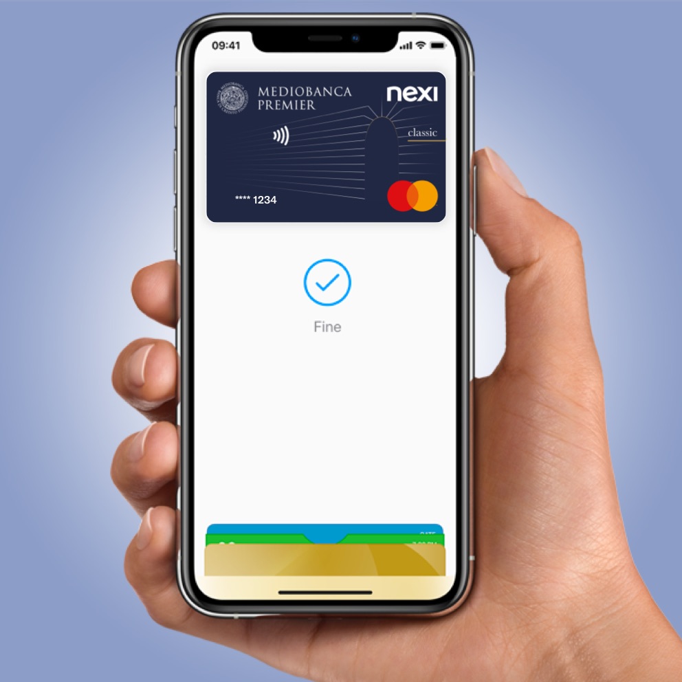 Cliente utilizza Carta di Credito Classic con Apple Pay da smartphone